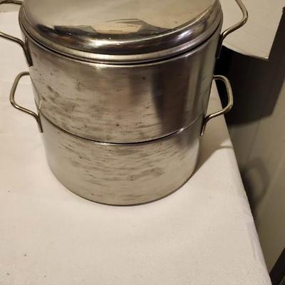 Miscellaneous kitchen lot including Knives, pan