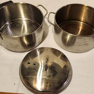 Miscellaneous kitchen lot including Knives, pan