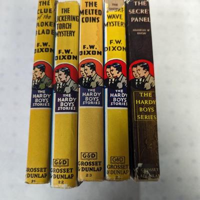 1940's The Hardy Boys Series F. W. Dixon