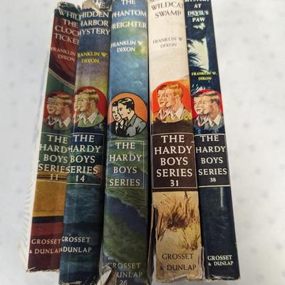1930's 1940's 1950's The Hardy Boys Series F. W. Dixon