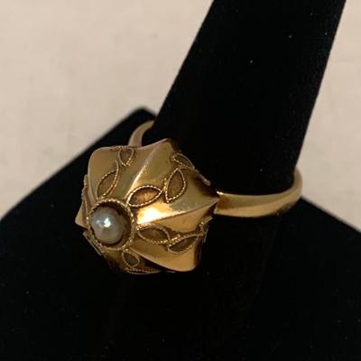 18k Yellow Gold Tulip Ring With Pearl