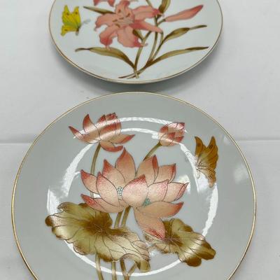 Pair of Asian hanging plates