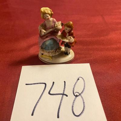 Mini Lady Boy Dresden Lace Place Card Holder