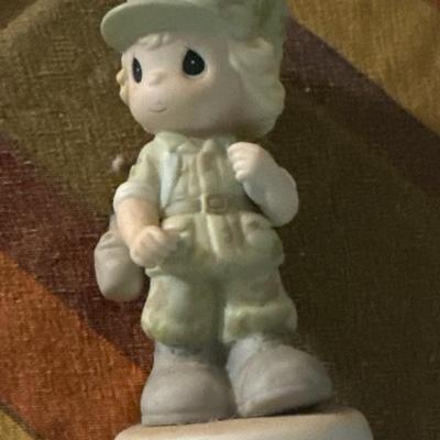 U S MARINE PRECIOUS MOMENTS FIGURINE "Mommy, I Love You" 1987 Porcelain Figurine #109975