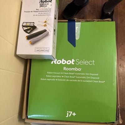 Roomba i7 Plus 7550 Wi-Fi Connected Robotic Vacuum Automatic Dirt Disposal Black