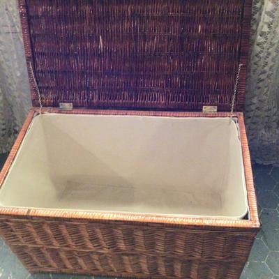 Wicker Chest Storeage Bin
