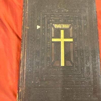 CATHOLIC FAMILY EDITION OF THE HOLY BIBLE JOHN J CRAWLEY & company NEW YORK 1953