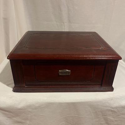 Thomas Pacconi Record Player (BB-MG)