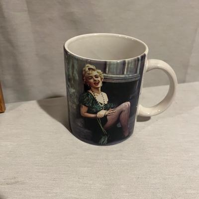 Marilyn Monroe Ornaments & Other Collectibles (BB-MG)