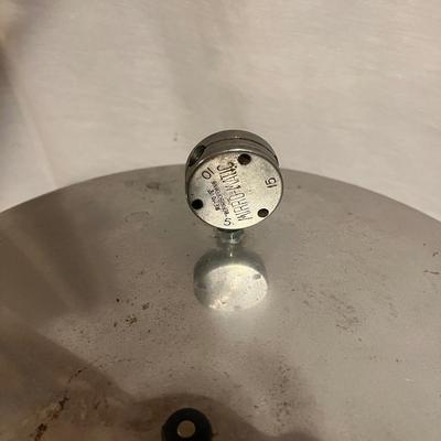 Presto Pressure Cooker & Ball Jars (BB-MG)