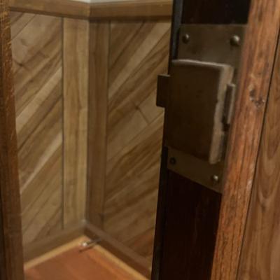 Solid Wood Cabinet With Glass Door & Shelves (BBC-MG)