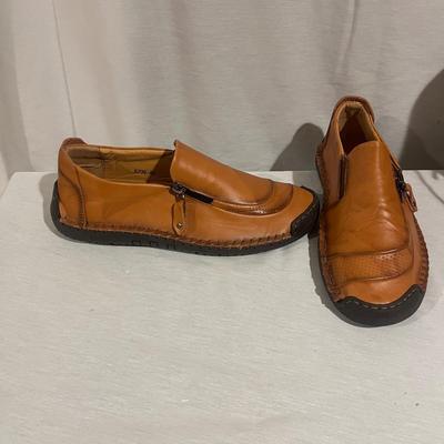 L.L. Bean Boots Size 7 & Mountain-Chic Fashions (BBC-MG)