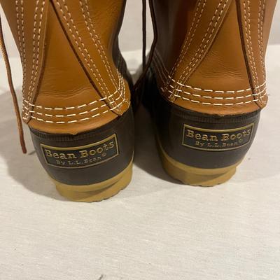L.L. Bean Boots Size 7 & Mountain-Chic Fashions (BBC-MG)