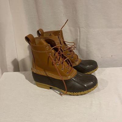 L.L. Bean Boots Size 7 & Mountain-Chic Fashions (BBC-MG)