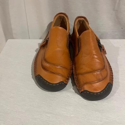 L.L. Bean Boots Size 7 & Mountain-Chic Fashions (BBC-MG)