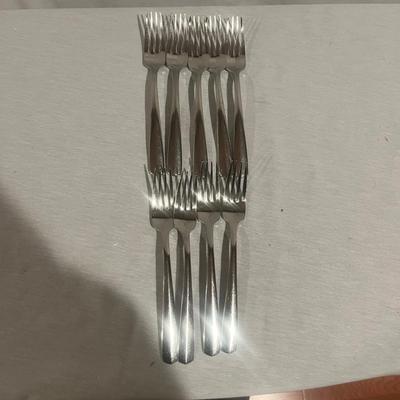 Eight Person Five-Piece Onieda Flatware Set with Extras (BBC-MG)