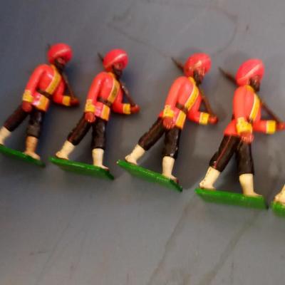 LOT 94 SIX METAL SOLDIERS