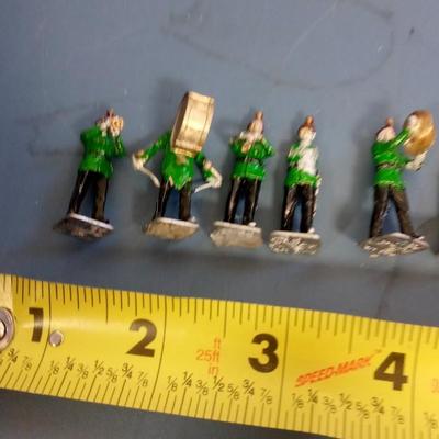 LOT 96 TEN MARCHING SOLDIERS
