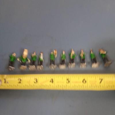 LOT 96 TEN MARCHING SOLDIERS