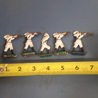 LOT 97 FIVE VINTAGE METAL SOLDIERS