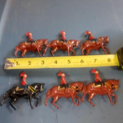 LOT 100 SIX OLD METAL HORSE SOLDIERS