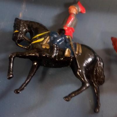 LOT 100 SIX OLD METAL HORSE SOLDIERS
