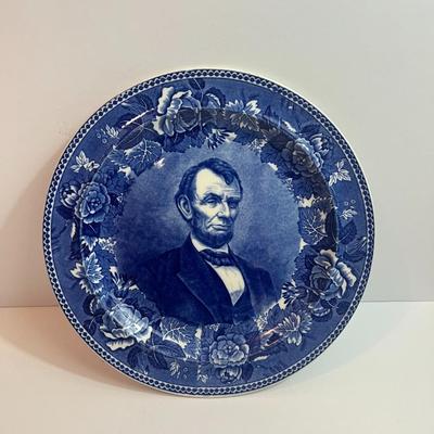Wedgwood Antique Porcelain 9" Plate...Abraham Lincoln in VG Preowned Condition.