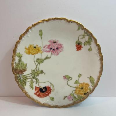 T & V Limoges France Antique Porcelain 8-1/4" Plate...w/Flowers in VG Preowned Condition.