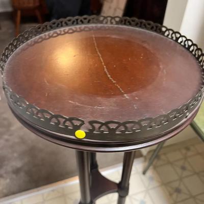 Ferguson Bros Mahogany Fluted Tri Column Brass Gallery Pedestal Plant Stand in Fair to Good Condition.