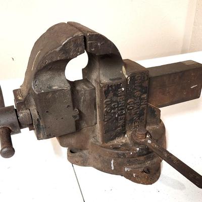 Lot #99 Antique Charles Parker Company Bench Vise - all original