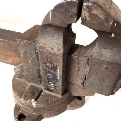 Lot #99 Antique Charles Parker Company Bench Vise - all original