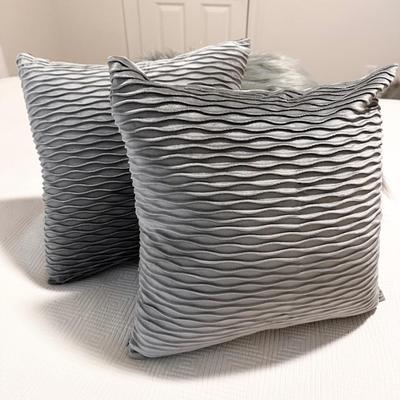 Throw Pillow Bundle ~ Set of 5 ~ Grey & White Throws