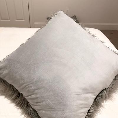 Throw Pillow Bundle ~ Set of 5 ~ Grey & White Throws