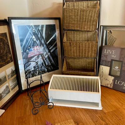 Poster, Baskets and organizer