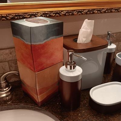 BATHROOM ENSEMBLE AND 2 NEW BOXES OF KLEENEX