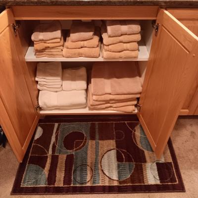 BATH TOWELS, HAND TOWELS & WASHCLOTHS PLUS NO SLIP THROW RUG