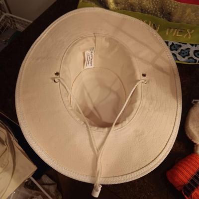 LADIES ARIAT SHOES SIZE 8, COLUMBIA & DIANE KRIEGER HATS, WOOL SOCKS AND SMALL SHOE RACK