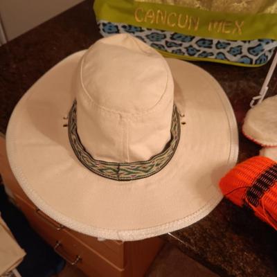 LADIES ARIAT SHOES SIZE 8, COLUMBIA & DIANE KRIEGER HATS, WOOL SOCKS AND SMALL SHOE RACK