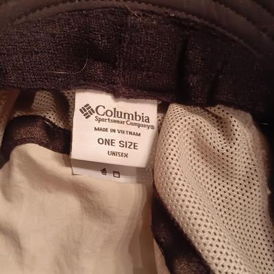 LADIES ARIAT SHOES SIZE 8, COLUMBIA & DIANE KRIEGER HATS, WOOL SOCKS AND SMALL SHOE RACK