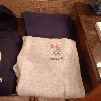 MEN'S SWEATSHIRTS, SWEATPANTS & T-SHIRTS SIZE L - XL