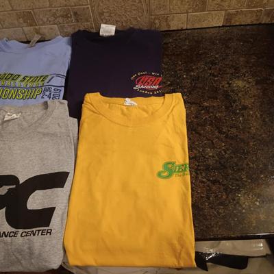 MEN'S SWEATSHIRTS, SWEATPANTS & T-SHIRTS SIZE L - XL