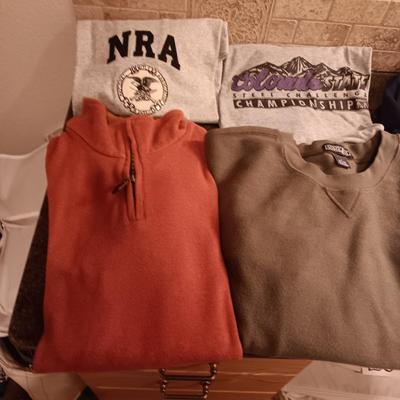 MEN'S SWEATSHIRTS, SWEATPANTS & T-SHIRTS SIZE L - XL