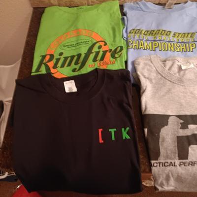 MEN'S SWEATSHIRTS, SWEATPANTS & T-SHIRTS SIZE L - XL
