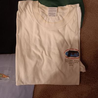 MEN'S SWEATSHIRTS AND SWEATPANT PLUS T-SHIRTS SIZE L- XL