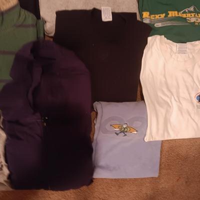 MEN'S SWEATSHIRTS AND SWEATPANT PLUS T-SHIRTS SIZE L- XL