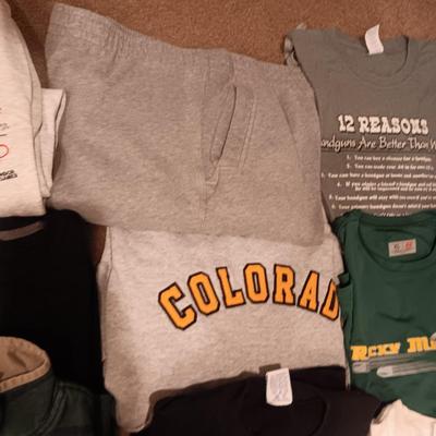 MEN'S SWEATSHIRTS AND SWEATPANT PLUS T-SHIRTS SIZE L- XL