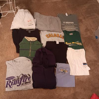 MEN'S SWEATSHIRTS AND SWEATPANT PLUS T-SHIRTS SIZE L- XL