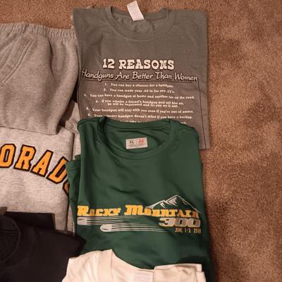 MEN'S SWEATSHIRTS AND SWEATPANT PLUS T-SHIRTS SIZE L- XL