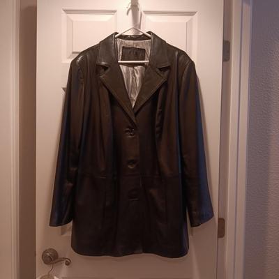 GALLERY WOMEN SOFT LEATHER COAT AND TCM FLEECE JACKET