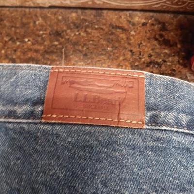 LADIES LL BEAN INSULATED JEANS (20W) AND REGULAR JEANS (18W), WOOL SOCKS, TURTLE NECKS (L) AND LONG UNDERWEAR